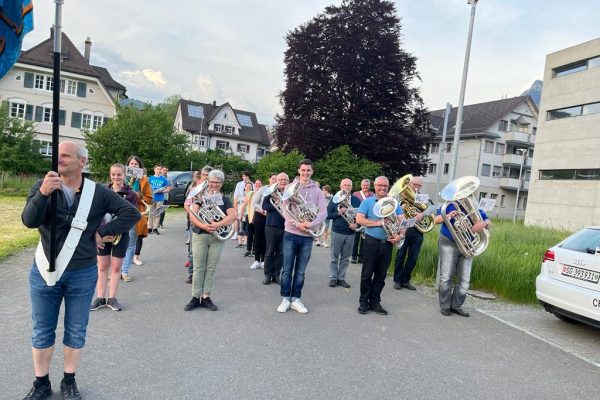 Einstehen für die Marschmusikprobe